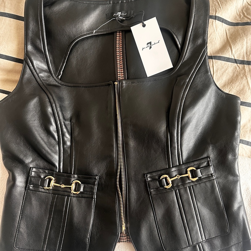 Black Faux Leather Zip-Up Vest - Picture 3 of 4